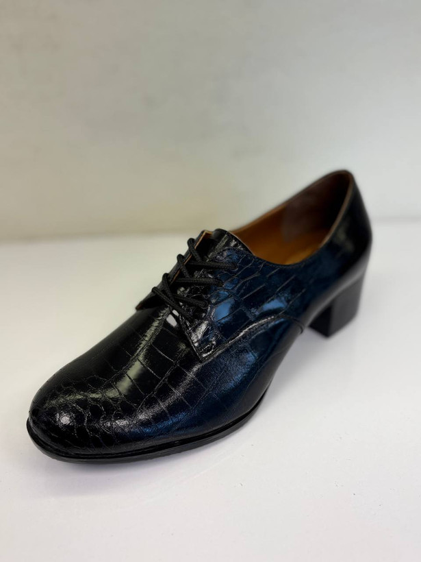 کفش زنانه چرم طبیعی پاشنه چهار سانتی کد 0006