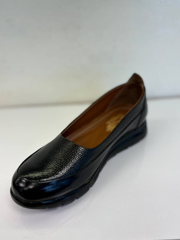 کفش طبی و راحتی زنانه چرم طبیعی لژ دار - کد ۰۰۰۲۱